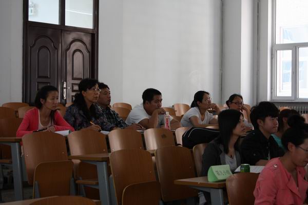 钞虹老师在TBL教学中提示和纠正学生对知识的理解